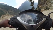 La route la plus dangereuse du monde en scooter
