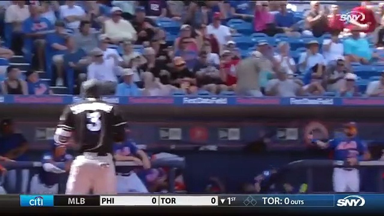L'incroyable réflexe d'un joueur de baseball qui rattrape la batte comme un boss