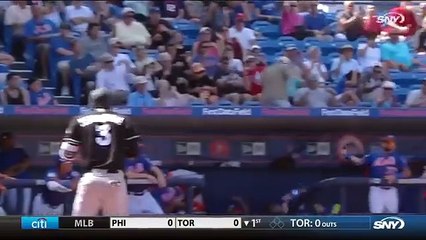 L'incroyable réflexe d'un joueur de baseball qui rattrape la batte comme un boss