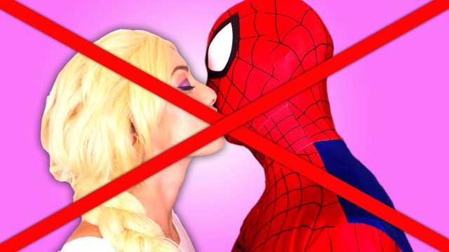 Frozen Elsa & Spiderman Break Up-! w_ Pink Spidergirl, Ariel Mermaid, Superman, Joker! Superhero Fun