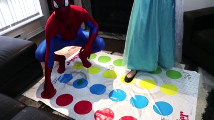 Spiderman vs Frozen Elsa - FART PRANK TWISTER GAME w/ Frozen Anna, Hulk! Real Life Superhe