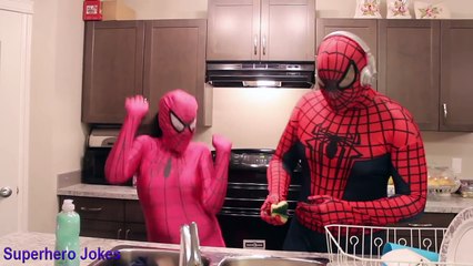 Police Baby Stolen Lunch! w/ Crying baby, catwoman, pink spidergirl, spiderman, frozen els