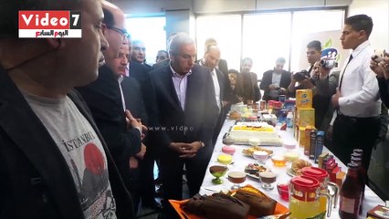 بالفيديو..وزير الصناعة لمسئول أحد الشركات الغذائى بالإسكندرية:" بتشترى خامات من بره ليه"