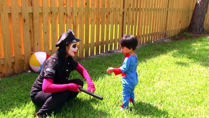 Crying Baby Frozen Elsa Sick! Doctor chases w/ Giant needle w/ Hulk Elsa, Wonder Woman Fro