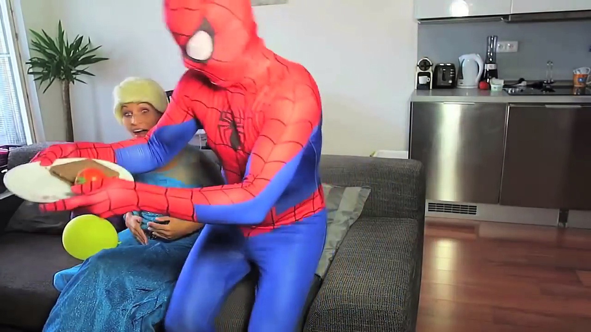 Человек-Паук И Эльза Против Мороженого Заклинание Пикник! Ж/ Джокер, Человек -Паук, Эльза Детские Смешные Superher - Vidéo Dailymotion