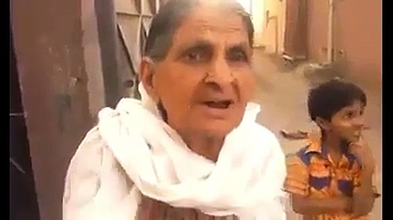 Karachi Aunty Government Ki Takkar Main Ek Aur Aunty - Downloaded from youpak.com