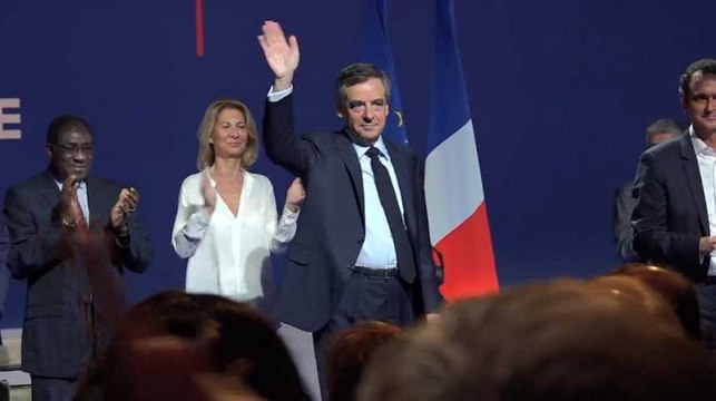Au meeting de Fillon, ses militants lui chantent Joyeux anniversaire