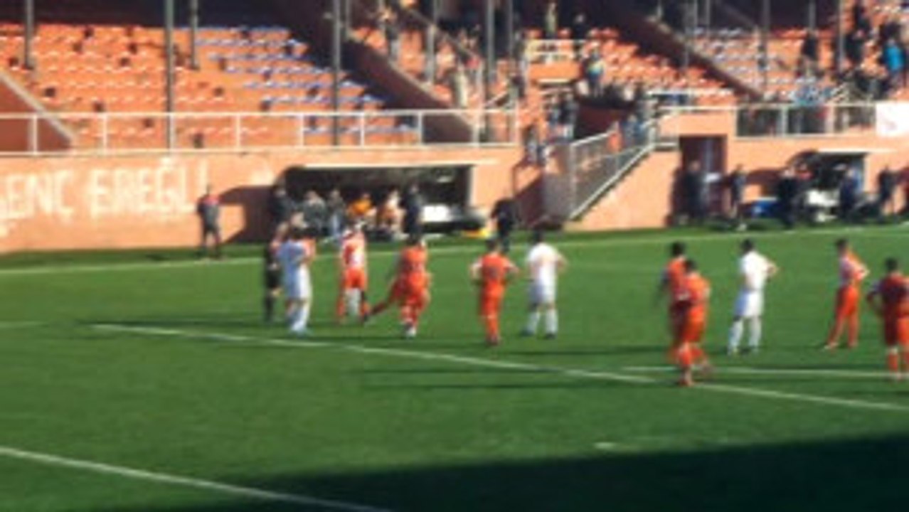 Amatör Maçta Futbolcular Tekme Tokat Kavga Etti