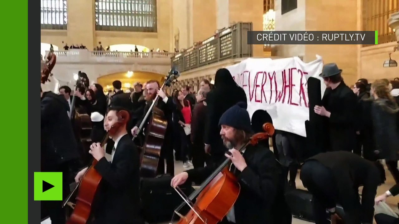 Une soirée en soutien aux Casques blancs interrompue par une manifestation anti-guerre