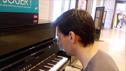 « Checking Out The Cave » au piano par Stéphane Grare