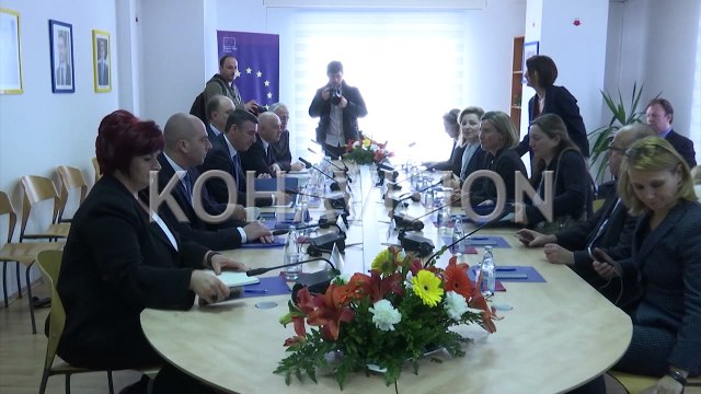 Opozita, e palëvizshme në kërkesat e saj për demarkacionin si kusht për liberalizim të vizave