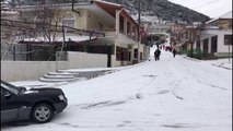 Vazhdon dëbora në jug, Saranda nuk ka borëpastruese - Top Channel Albania - News - Lajme