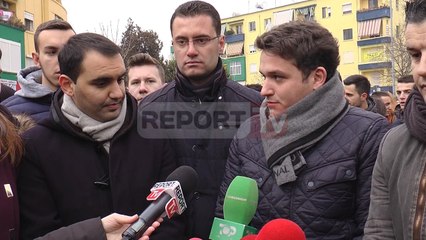 Report TV - Tiranë, forumet politike bashkë në protestë: Lironi Ramushin!