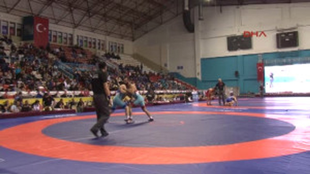 35. Uluslararası Vehbi Emre ve Hamit Kaplan Güreş Turnuvası Başladı