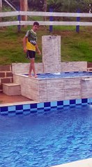 Sarrada Lendaria Caindo Na Piscina