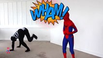 Человек-паук против Венома в реальной жизни Супергерои в реальной жизни в кино SuperheroSchool