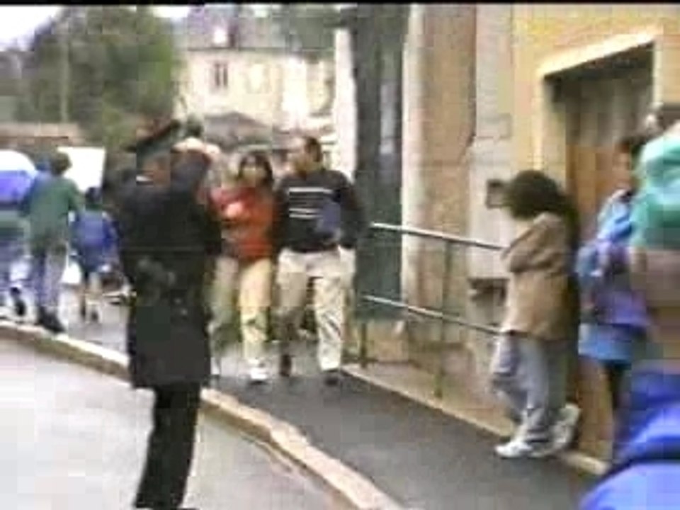 la police en flague de plein pouvoir (hic,hic,plein,hic)