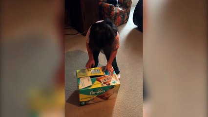 Une petite fille croit qu'elle reçoit un hamster en cadeau !