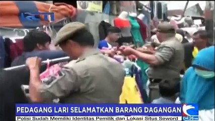 Pedagang Asongan Nekat Melawan Petugas dengan Pedang