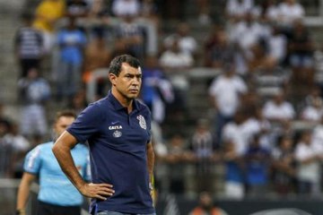 Carille elogia atuação de Jô e fala da desconfiança sobre o seu trabalho no Corinthians