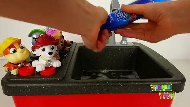 Kitchen Sink and Working Faucet Playset | Paw Patrol Pups Take a Bubble Bath