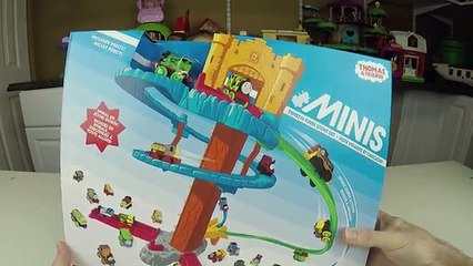 THOMAS & FRIENDS Toy Train MINIS TWIST-N-TURN STUNT TOWER Kinder Egg Huge Surprise Eggs ToysReview