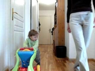 Baptiste apprend à marcher