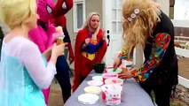 Congelados Elsa vs mal olor de los PIES! w/ Spiderman Rosa Spidergirl Maléfica Joker Hulk AnnaFunny S