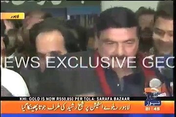 Shoe Attack on Sheikh Rasheed at Lahore Railway Station