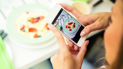 Postureo en redes sociales: ¿por qué caen los jóvenes?