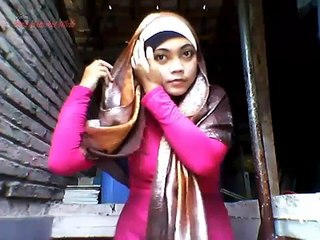 Video Memakai Jilbab Pashmina Model 2014(2)
