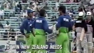 3 Runs off 6 Balls ! Waqar Younis Bowling ! See What Happend Next !