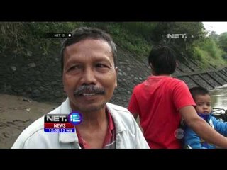 Warga Perbatasan Sebrangi Sungai Gunakan Sampan yang Memprihatinkan - NET12