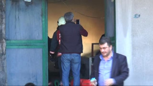 Esenyurt'ta Mutfak ve Banyo Malzemeleri Üreten Fabrikada Yangın Çıktı