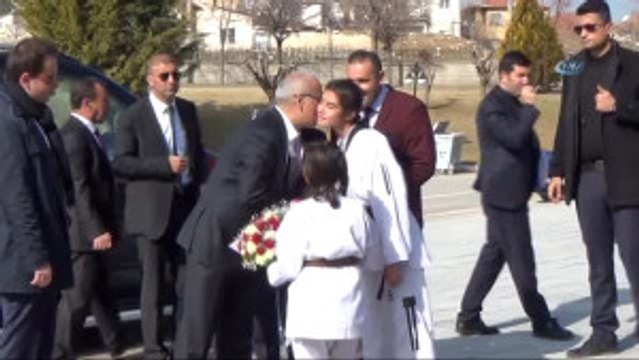 Bakan Elvan: 16 Nisan'da Türkiye'nin ya Önü Açılacak ya da Türkiye Sıkıntılı Bir Sürece Girecek