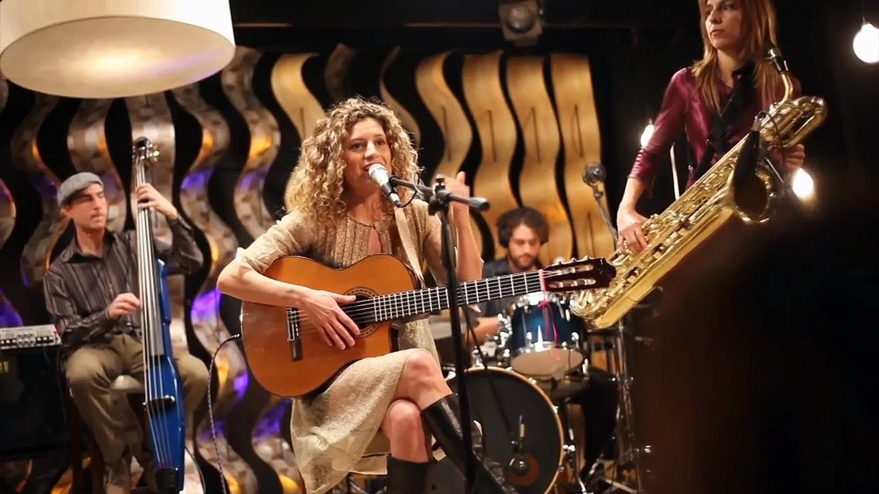 ANA PRADA (Uruguay)  me quiere sonar
