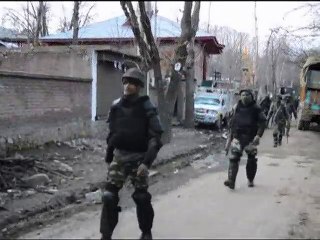 কাশ্মীরে জঙ্গিদের সঙ্গে বন্দুকযুদ্ধে ১ পুলিশ নিহত