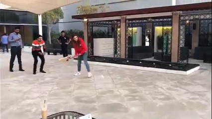 Momina Mustehsan Playing Cricket