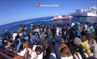 Ragusa - in arrivo 1.264 migranti salvati nello stretto di Sicilia