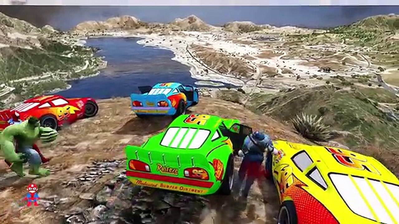 Rayo McQueen y a Spiderman en la Diversión de los Coches de la Aventura de dibujos animados para Niños y canciones infantiles