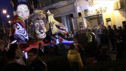 Скачать видео: Carnevale 2017 a Torre S. Susanna (BR) sfilata  carri