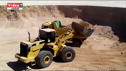 بالفيديو.. تعرف على آخر التطورات بحفر البحيرة الصناعية فى رأس غارب لحمايتها من السيول