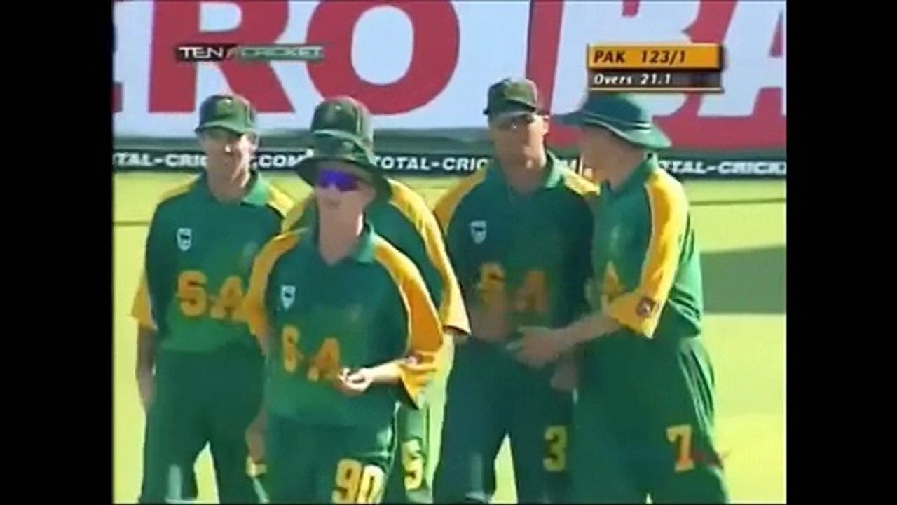 Best Cricket Catches In Cricket History - Updated 2017 - Best Flying Catches