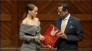 Rihanna primée à Harvard pour son engagement humanitaire