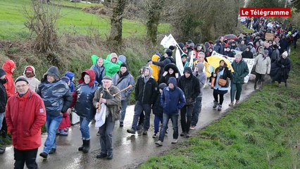 Saint-Martin-des-Prés. Chaîne humaine contre l'extraction minière