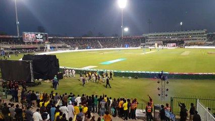 Gladiators receiving love from Gaddafi Stadium zalmi vs gladiators PSL Final 2017