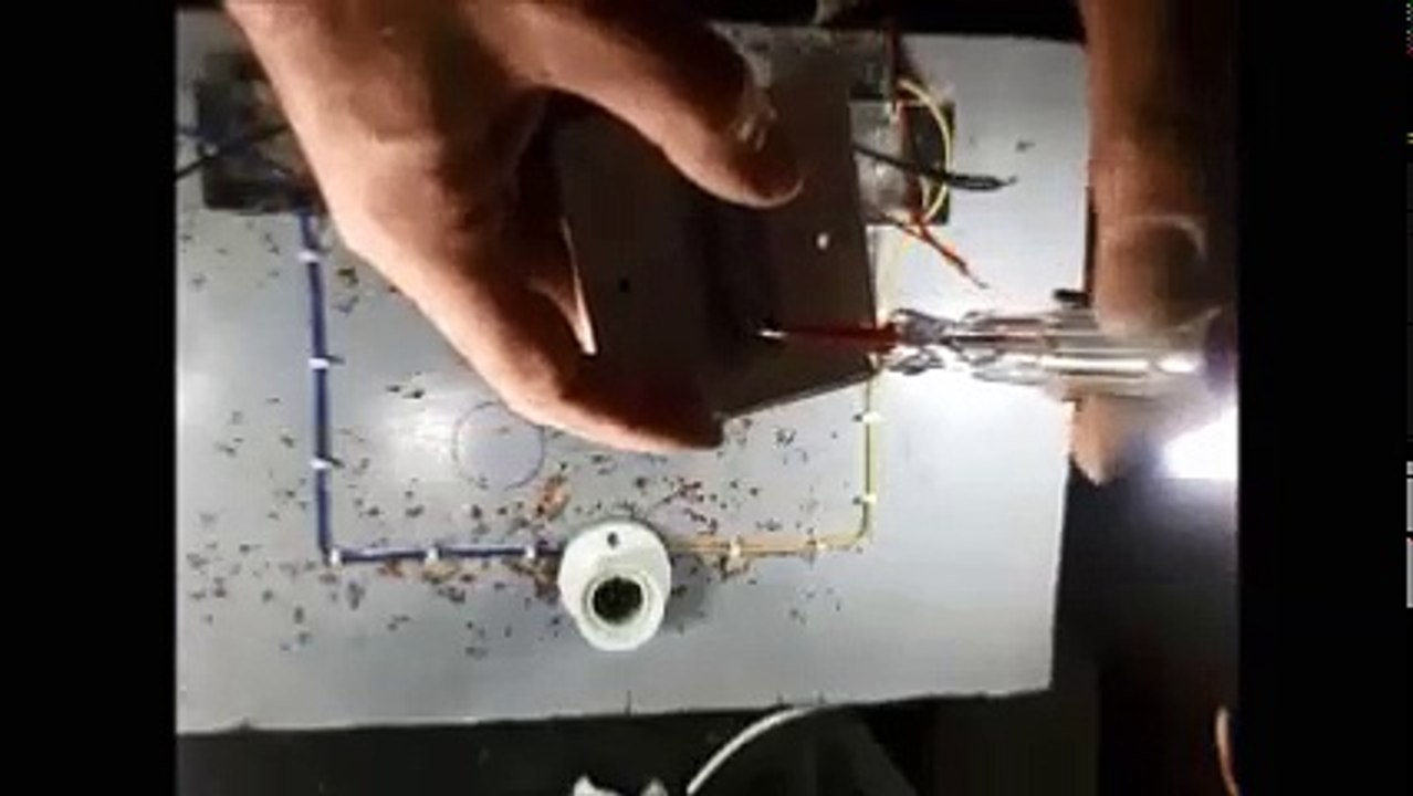 تأسيس مصباح سلم باستعمال الاسلاك المفرده