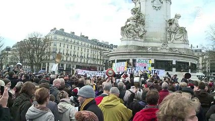 Contre-manifestation à Paris pendant le rassemblement pro-Fillon