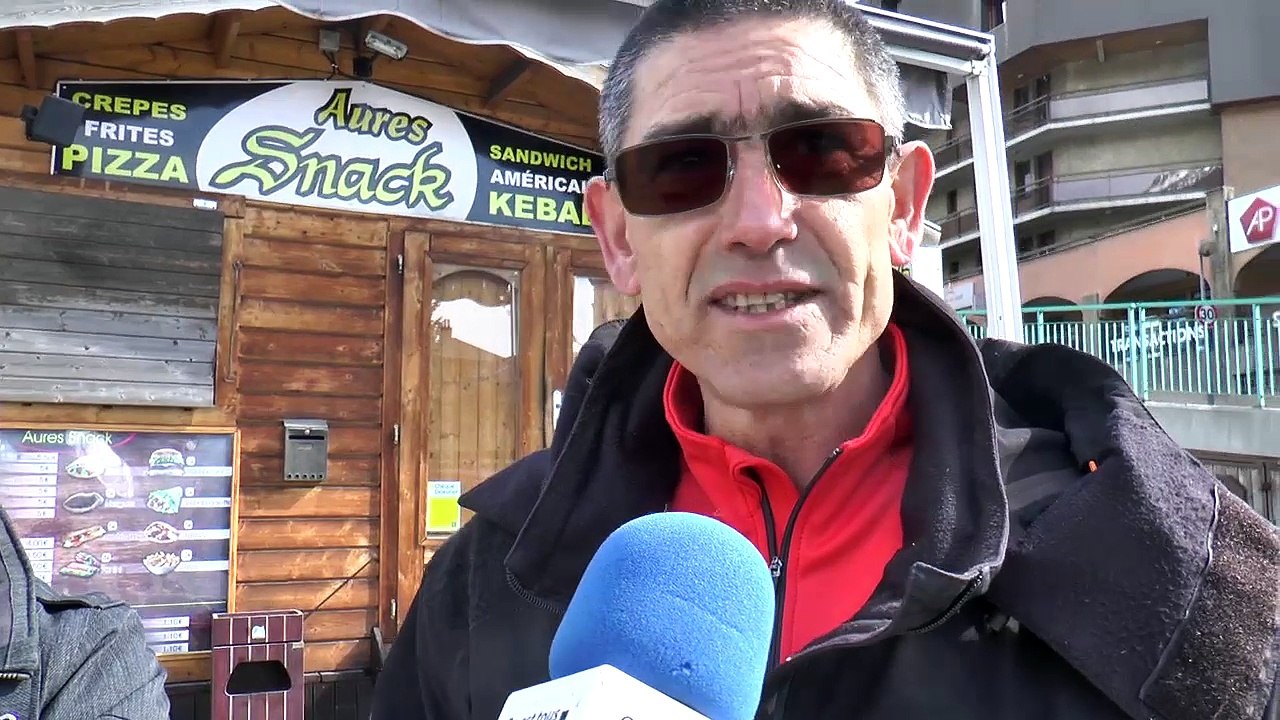 Hautes-Alpes : un stand pour soutenir Mélanchon sur le marché de Briançon