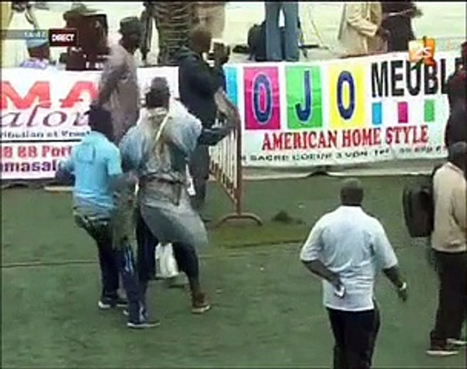 VIDEO LUTTE: Boy Niang 2 au coeur d'une vive altercation entre Forces de l'ordre et son camp